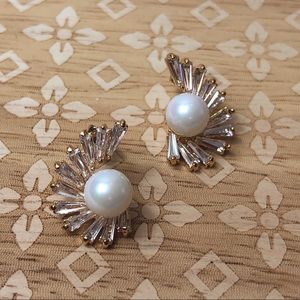 Fan Pearl earrings